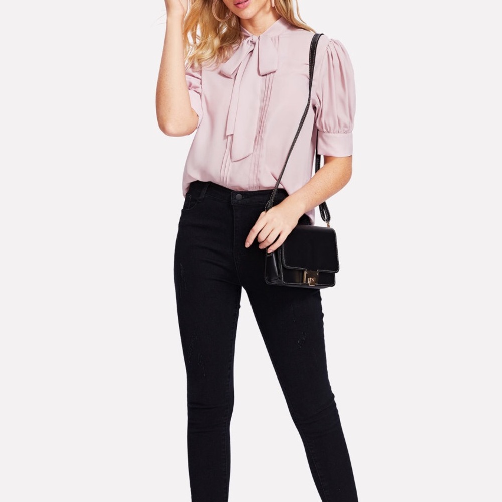 🆕Pink tie neck/button down short sleeve blouse - Picture 4 of 6